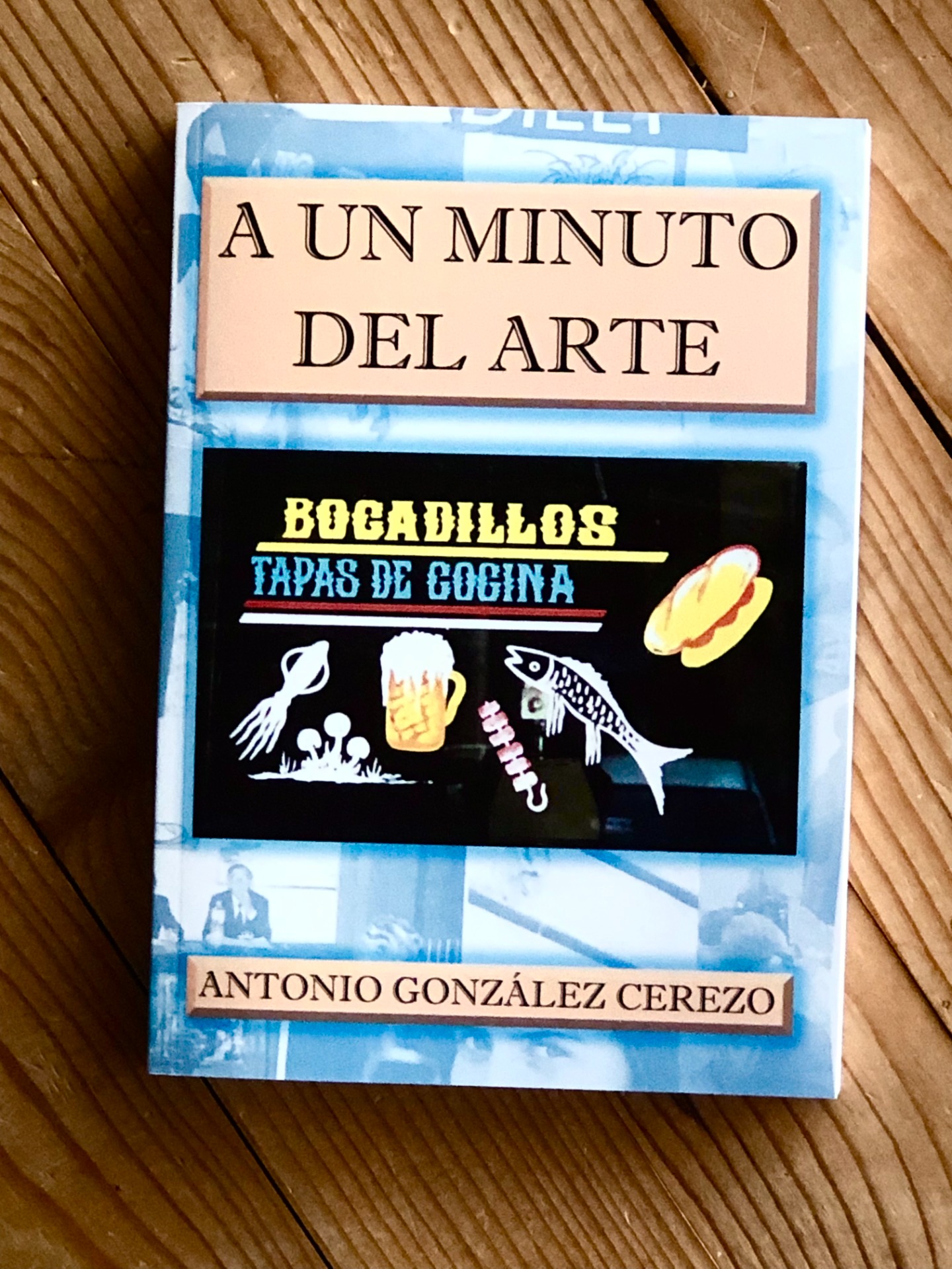 A UN MINUTO DEL ARTE. 16€. 14,8 x 21 cm. 236 pag.